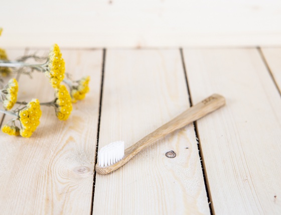 Brosse à dent en bambou enfant - poils souples blancs