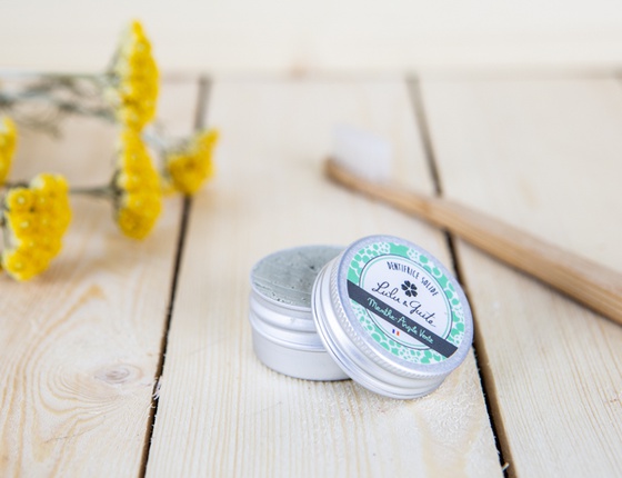 Dentifrice solide menthe argile verte dans sa boite bio & local