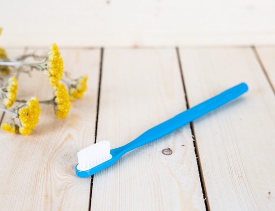Brosse à dent à tête rechargeable bleue - poils souples