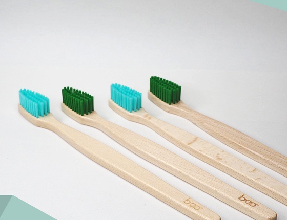 Brosse à dents en bois - poils souples turquoises