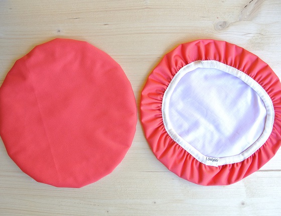 Couvre-plat 25 cm en tissu ciré magenta