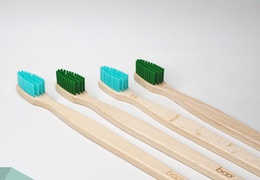 Brosse à dents en bois - poils médium verts