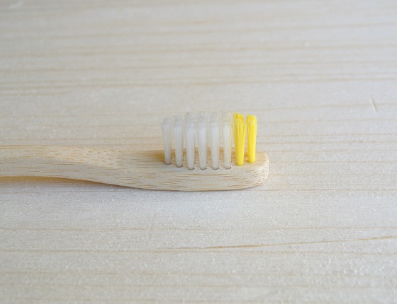 Brosse à dents en bambou enfant - poils souples jaunes